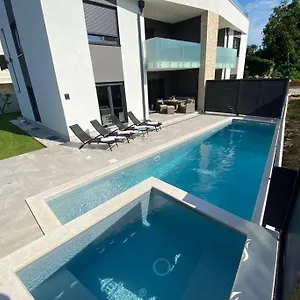 Lighthouse Mit Pool Und Jacuzzi Villa