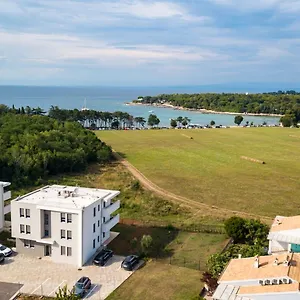 Apartmán Baden Basanija, Umag-with Sea View, Parking And 300m From The, Bašanija